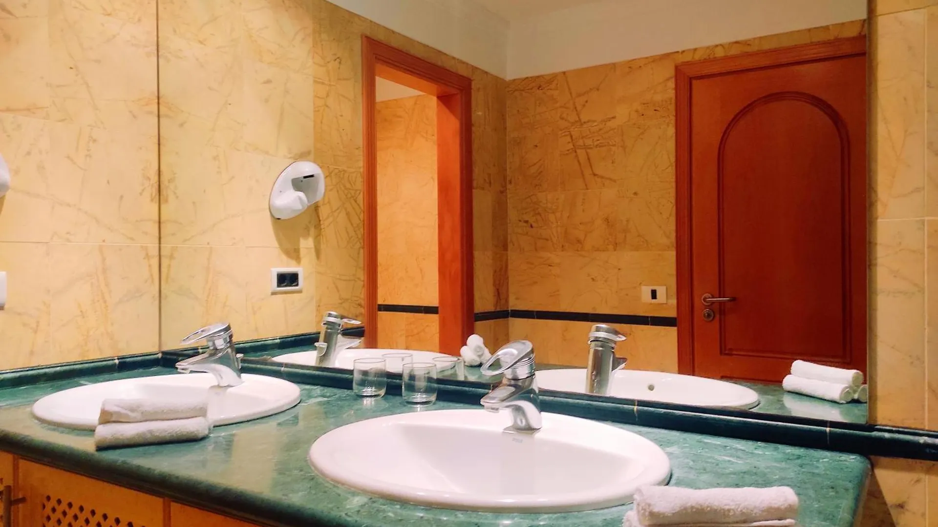 El Nautico Suites, The Beachfront Paradise San Miguel de Abona Apartment